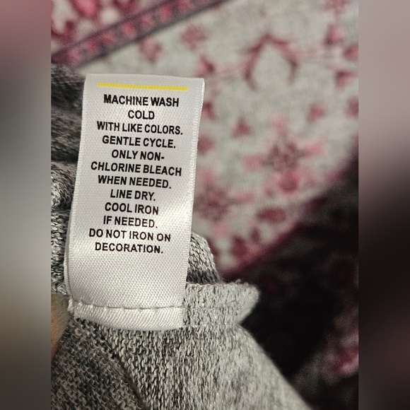 C EST. 1946 Ruched Front/Sleeves Dark Pink/Grey Floral Embellished Tunic Top-3X - Picture 8 of 8